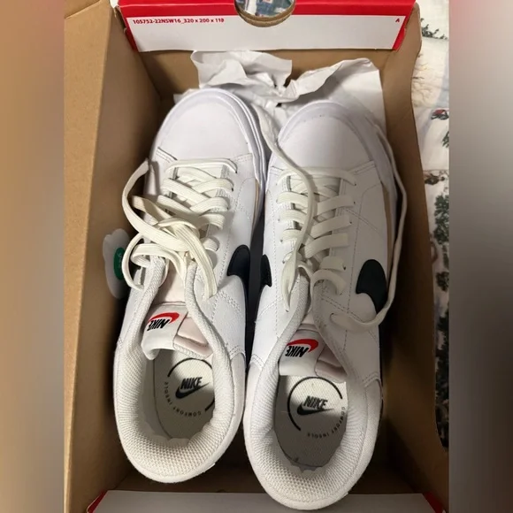 Women’s Nike Legacy Lift - NEW - Picture 4 of 4